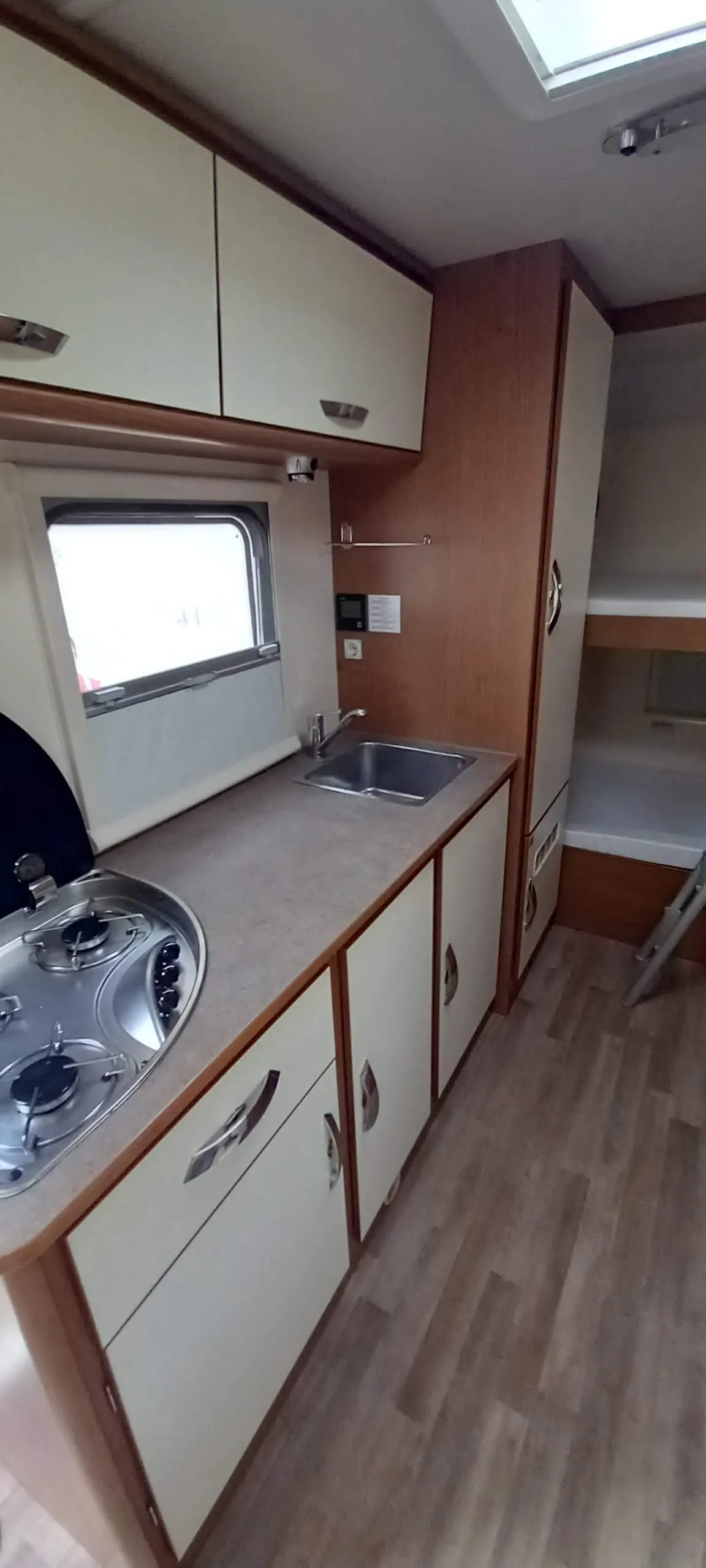 Rimor Kayak 7 cocina equipada